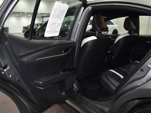 Used 2025 Toyota Camry SE image 31