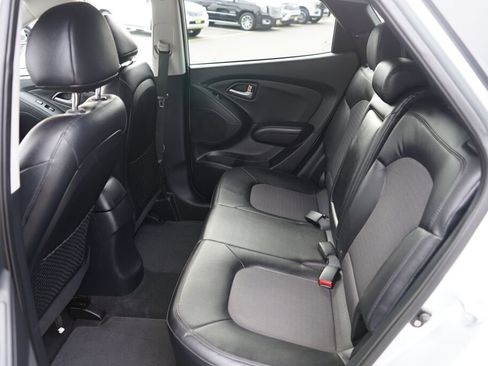 Used 2011 Hyundai Tucson GLS image 12