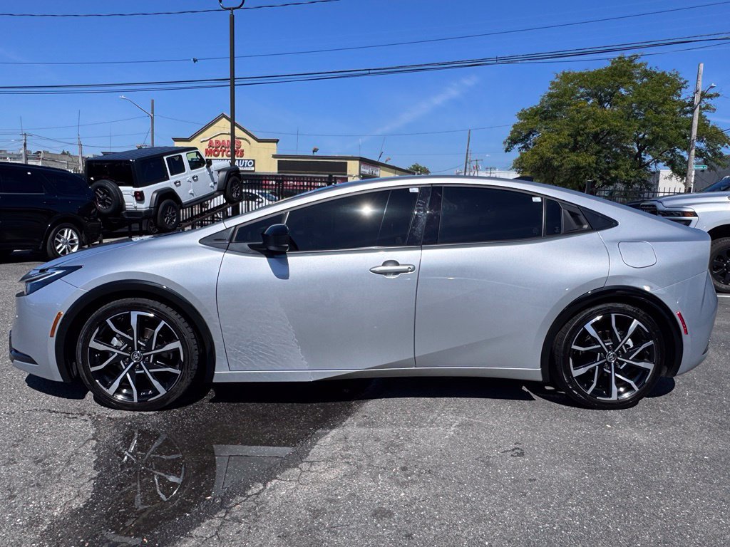 Used 2025 Toyota Prius Plug-In Hybrid FWD image 4
