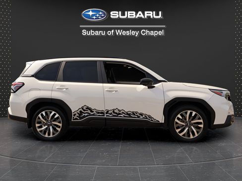 Used 2025 Subaru Forester Touring AWD/4WD image 10