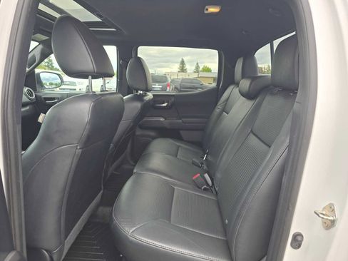 Used 2019 Toyota Tacoma TRD Off-Road AWD/4WD image 16