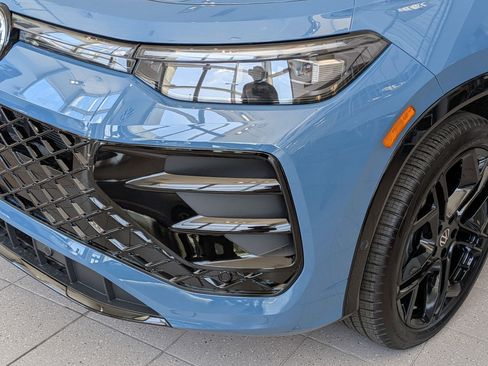 New 2026 Volkswagen Tiguan SE R-Line FWD image 8
