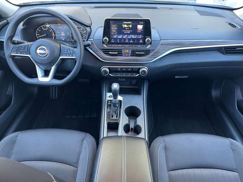 Used 2025 Nissan Altima 2.5 SV image 32