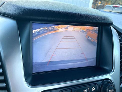 Used 2018 Chevrolet Suburban LT image 25