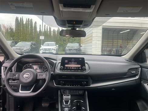 Used 2024 Nissan Rogue SV image 20