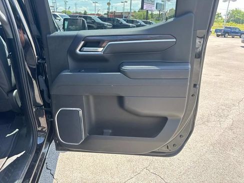 Used 2025 GMC Sierra 1500 SLT AWD/4WD image 24