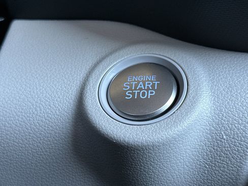 Certified 2025 Hyundai Venue SEL FWD image 22