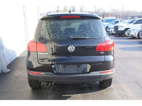 Used 2017 Volkswagen Tiguan S image 4