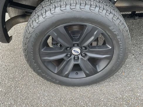 Used 2017 Ford F150 Platinum w/ Equipment Group 701A Luxury AWD/4WD image 11
