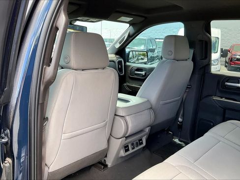 Used 2022 Chevrolet Silverado 1500 LT w/ Convenience Package II RWD image 12