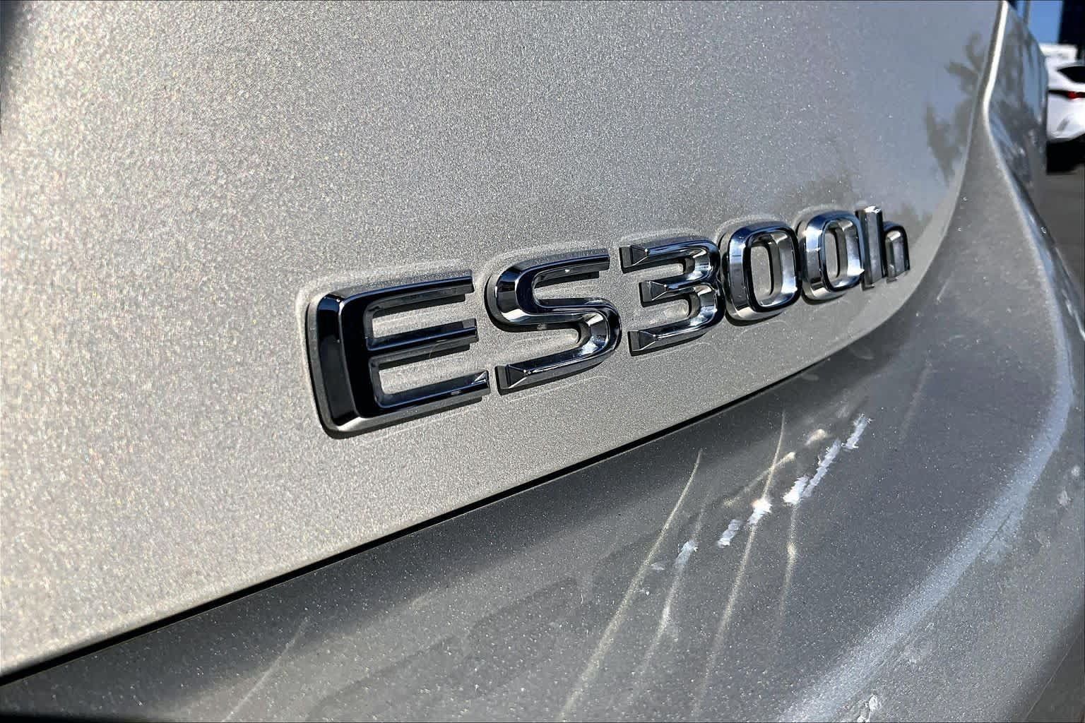 Certified 2023 Lexus ES 300h w/ Premium Package FWD image 9