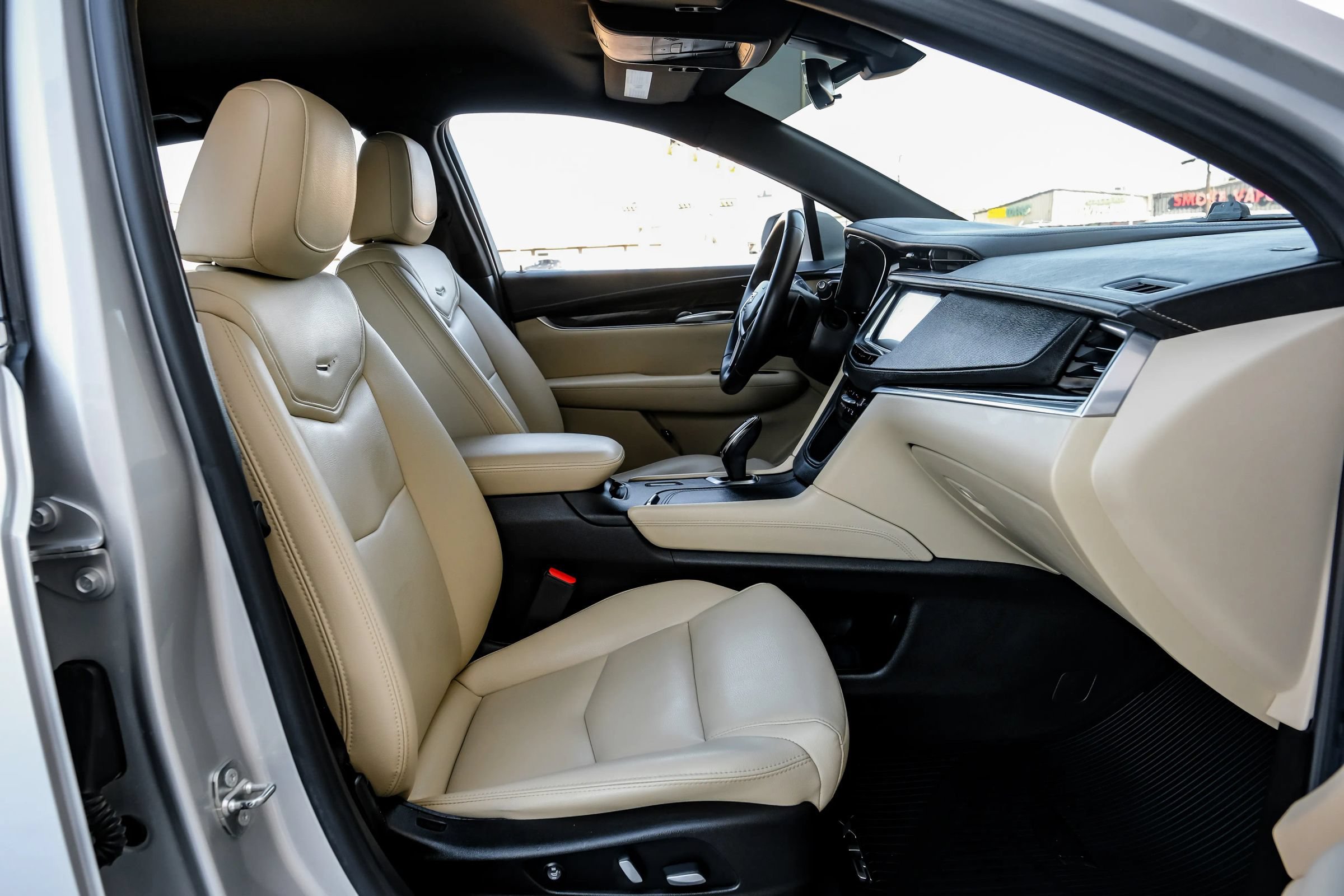 Used 2018 Cadillac XT5 FWD image 34