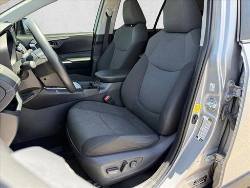 Used 2021 Toyota RAV4 XLE FWD image 11