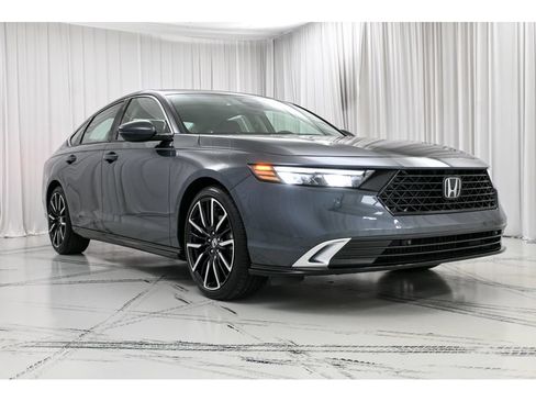 Used 2023 Honda Accord Touring image 2