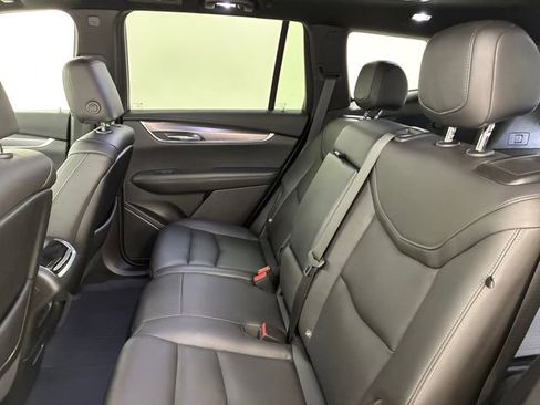 Used 2023 Cadillac XT6 Luxury image 18