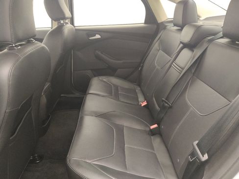 Used 2015 Ford Focus SE w/ Equipment Group 201A FWD image 18