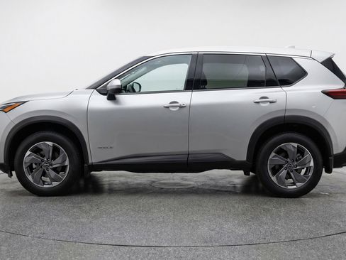 Used 2025 Nissan Rogue SV image 5