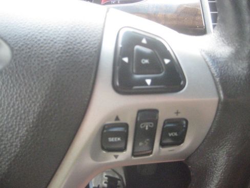 Used 2017 Ford Taurus Limited FWD image 27