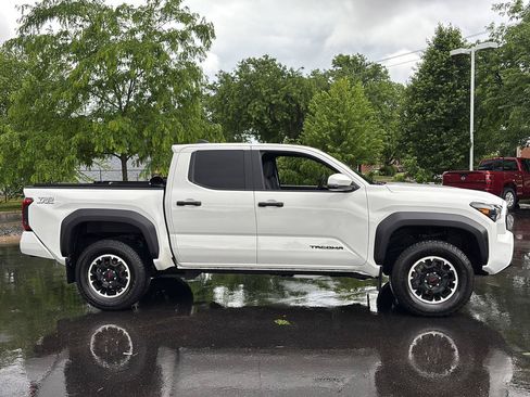 Used 2024 Toyota Tacoma TRD Off-Road w/ TRD Off Road Upgrade Package AWD/4WD image 11