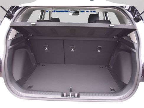 Used 2025 Hyundai Venue Limited FWD image 13