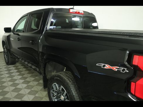 Used 2023 Chevrolet Colorado LT w/ LT Convenience Package III image 18