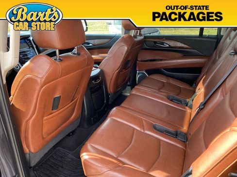 Used 2017 Cadillac Escalade ESV Luxury image 22