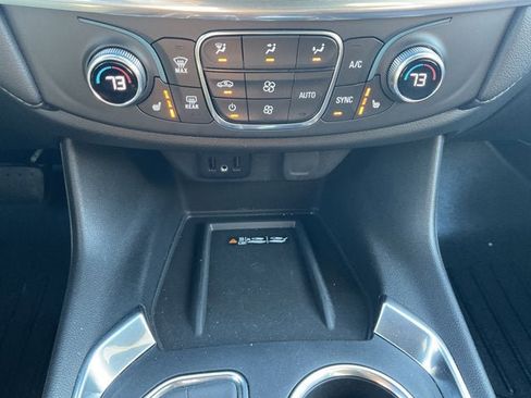 Used 2022 Chevrolet Traverse LT image 20