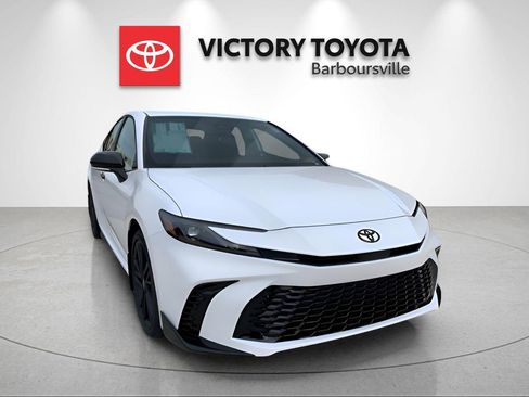 New 2026 Toyota Camry Hybrid FWD image 3