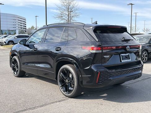 New 2026 Volkswagen Tiguan SE R-Line image 3