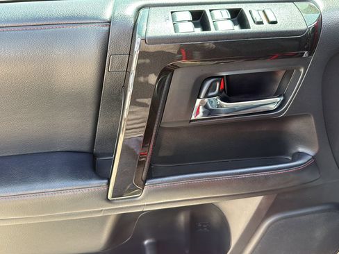 Used 2021 Toyota 4Runner Venture w/ Moonroof Package AWD/4WD image 11