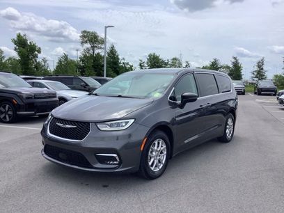 Used 2023 Chrysler Pacifica Touring-L