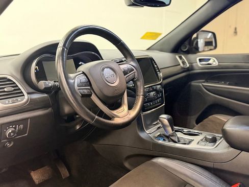 Used 2022 Jeep Grand Cherokee Laredo X image 13