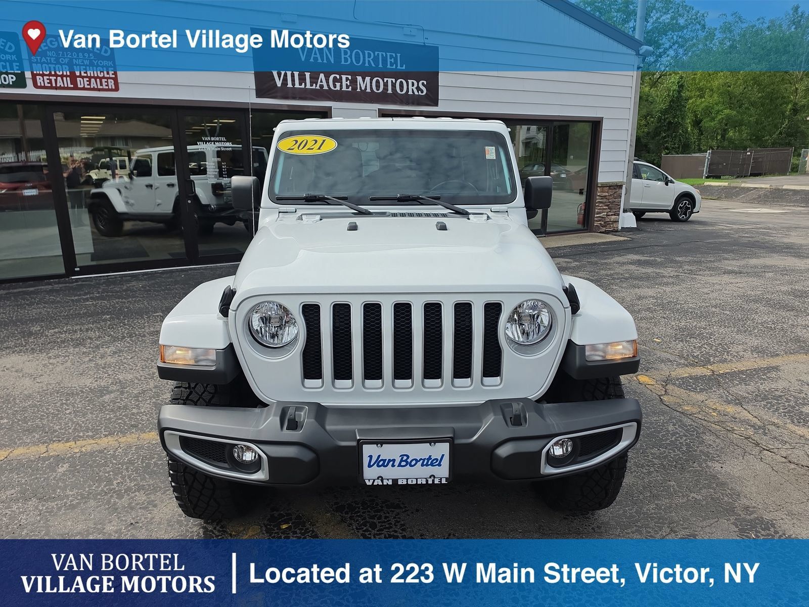 Used 2021 Jeep Wrangler Unlimited Sahara w/ Uconnect 4C Nav & Sound Group AWD/4WD image 2