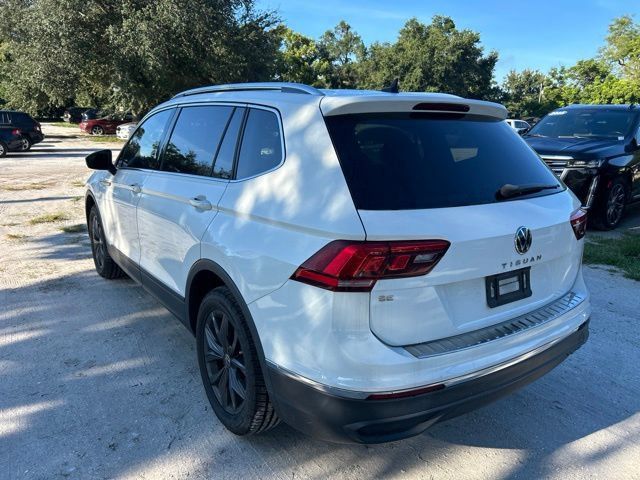 Used 2022 Volkswagen Tiguan SE FWD image 3