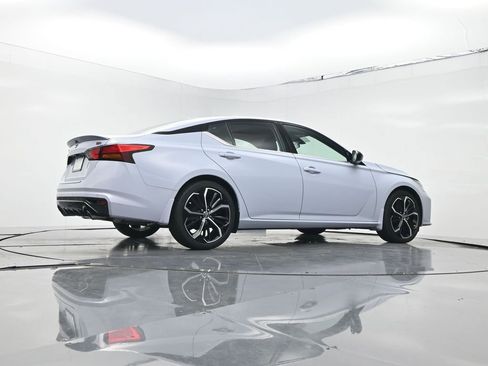 Used 2023 Nissan Altima 2.5 SR w/ SR Premium Package FWD image 22