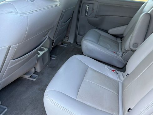 Used 2015 Nissan Quest SV image 11