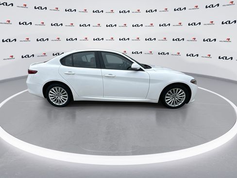 Used 2022 Alfa Romeo Giulia Sprint image 9