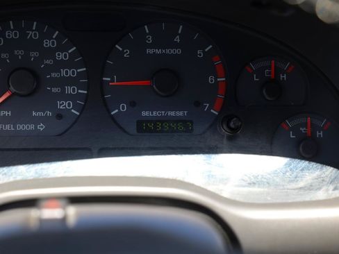 Used 2002 Ford Mustang Premium RWD image 38