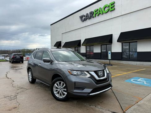 Used 2017 Nissan Rogue SV w/ Sun & Sound Touring Package image 2