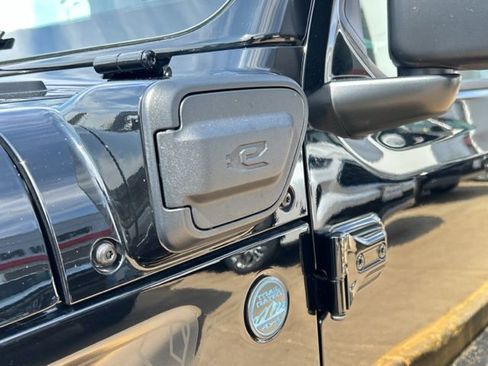 Used 2025 Jeep Wrangler Unlimited Sahara image 22