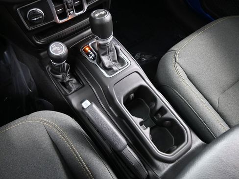 Used 2025 Jeep Wrangler Sport image 34