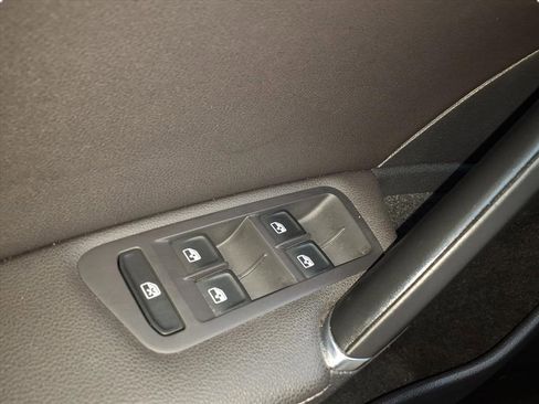 Used 2020 Volkswagen Golf 4-Door image 27