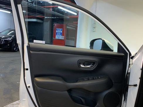 Used 2023 Honda HR-V LX image 14