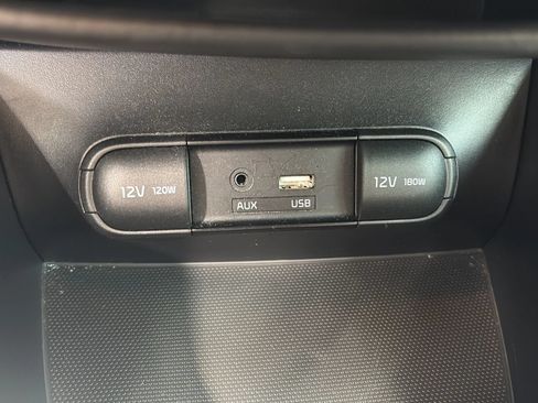 Used 2019 Kia Soul ! FWD image 36