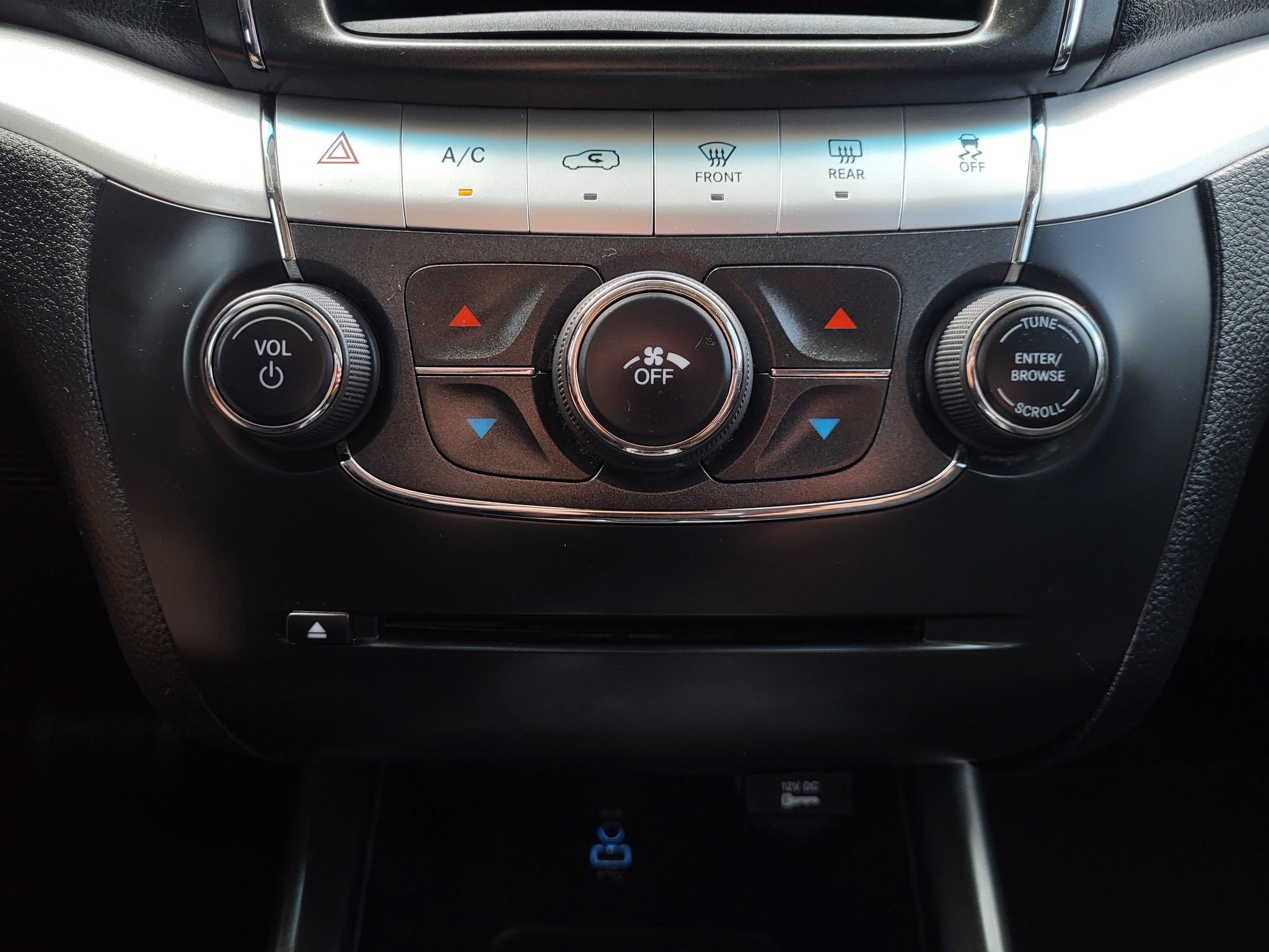 Used 2017 Dodge Journey SXT w/ Comfort/Convenience Group FWD image 14