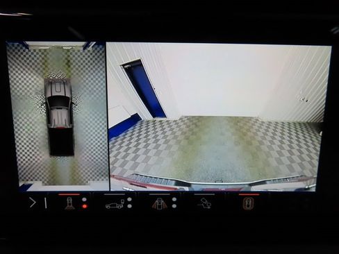 Used 2025 GMC Sierra 3500 AT4 w/ AT4 Premium Plus Package image 16