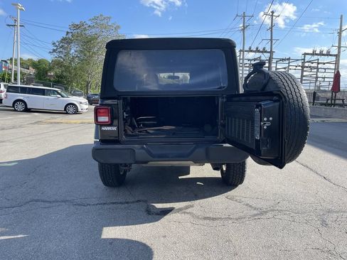 Used 2018 Jeep Wrangler Unlimited Sport S AWD/4WD image 13