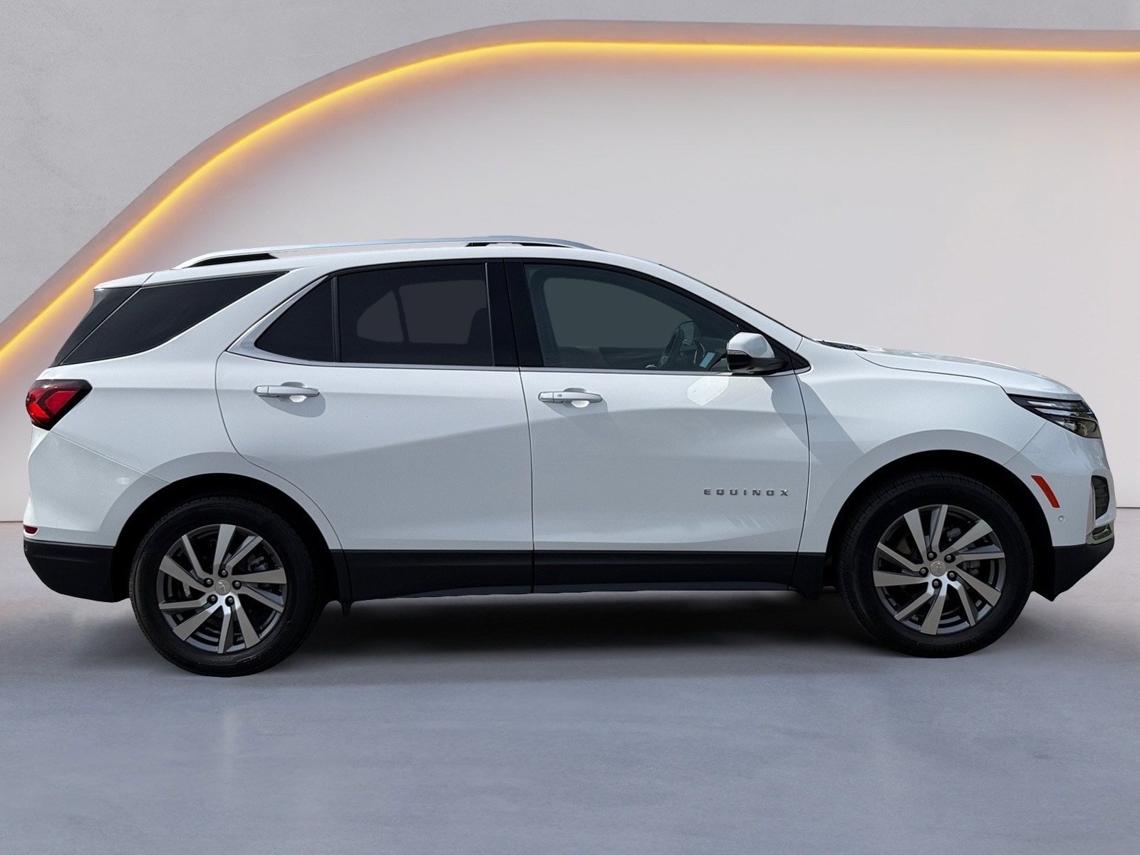 Used 2023 Chevrolet Equinox Premier AWD/4WD image 2