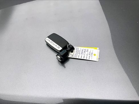 Used 2019 Jaguar F-PACE Premium image 28