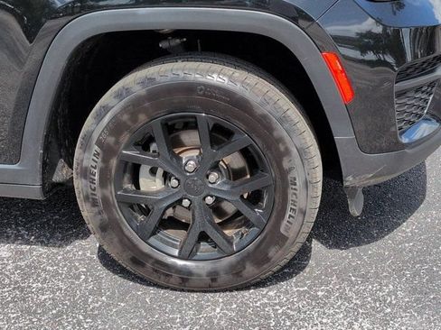 Used 2024 Jeep Grand Cherokee Altitude AWD/4WD image 10